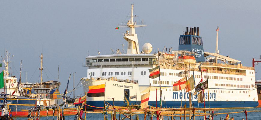 Stena Line CEO Niclas Mårtensson visits Mercy Ships in Benin